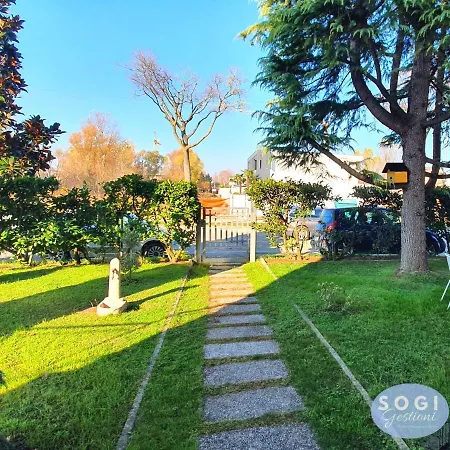 Casa Sbrindoli * ليدو دي يسولو